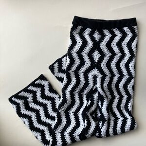 Zara Black and White Zigzag Knit Pants Girls Size 8-9